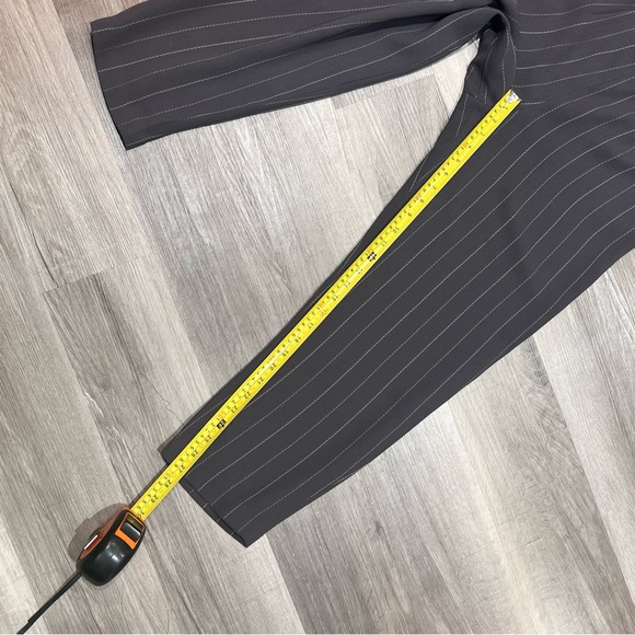 Maggie London vintage gray pinstriped Pant Suit sz 6P - Picture 13 of 13